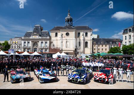 20 VAN DER LINDE Sheldon (zaf), FRIJNS Robin (nld), RAST Rene (ger), BMW M Team WRT, BMW Hybrid V8 #20, Hypercar, FIA WEC, 15 VANTHOOR Dries (bel), MARCIELLO Raffaele (SWI), WITTMANN Marco (ger), BMW M Team WRT, BMW Hybrid V8 #15, Hypercar, FIA WEC, 46 MARTIN Maxime (bel), ROSSI Valentino (ita), Al HARTHY Ahmad (omn), Team WRT, BMW M4 GT3 #46, LM GT3 #44, FIA WEC, 31 FARFUS Augusto (BRA), GELAEL Sean (ind), LEUNG Darren (gbr), Team WRT, BMW M4 GT3 #31, LM GT3, FIA WEC, ambiance pendant les 24 heures du Mans 2024, 4e manche du Championnat du monde d'Endurance FIA 2024, ont Banque D'Images