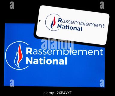 Ukraine - 10 juin 2024 : dans cette illustration photo, le logo du parti politique rassemblement national (rassemblement national) est affiché sur une tablette. Ce par Banque D'Images