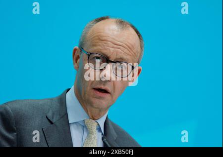 Friedrich Merz, Deutschland, Berlin, Konrad-Adenauer-Haus, Pressekonferenz mit dem Parteivorsitzenden der CDU Deutschlands Friedrich Merz MDB und Dr. Ursula von der Leyen, Präsidentin der Europäischen Kommission. *** Friedrich Merz, Allemagne, Berlin, Konrad Adenauer Haus, Conférence de presse avec le président de la CDU allemande Friedrich Merz MDB et Dr. Ursula von der Leyen, présidente de la Commission européenne Banque D'Images