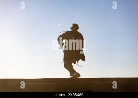 Felix Brummer/Kummer Gesang während des Auftritts der deutschen Rap-Rock-Band Kraftklub im Rahmen des Festivals Rock am Ring 2024 am Nürburgring. Nürburg Nürburgring Rheinland-Pfalz Deutschland *** Felix Brummer Kummer chantant pendant la performance du groupe de rap allemand Kraftklub dans le cadre du festival Rock am Ring 2024 au Nürburgring Nürburg Nürburgring Rhénanie-Palatinat Allemagne Banque D'Images