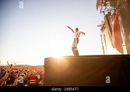 Felix Brummer/Kummer Gesang während des Auftritts der deutschen Rap-Rock-Band Kraftklub im Rahmen des Festivals Rock am Ring 2024 am Nürburgring. Nürburg Nürburgring Rheinland-Pfalz Deutschland *** Felix Brummer Kummer chantant pendant la performance du groupe de rap allemand Kraftklub dans le cadre du festival Rock am Ring 2024 au Nürburgring Nürburg Nürburgring Rhénanie-Palatinat Allemagne Banque D'Images