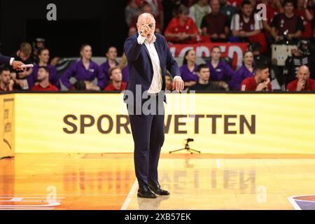 Pablo Laso (Bayern Basketball, Cheftrainer) gestikuliert. GER, FC Bayern Basketball v. Alba Berlin, Basketball, 1.Bundesliga, Playoffs, finale Spiel 2, saison 2023/2024, 10.06.2024, Foto : Eibner-Pressefoto/Marcel Engelbrecht Banque D'Images