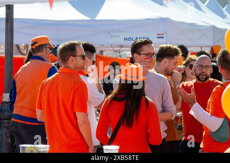 TORREMOLINOS, ESPAGNE - 27 AVRIL 2024 : Journée des rois hollandais ou célébration du Koningsdag dédié à la culture et à la gastronomie néerlandaises à Torremolinos Banque D'Images