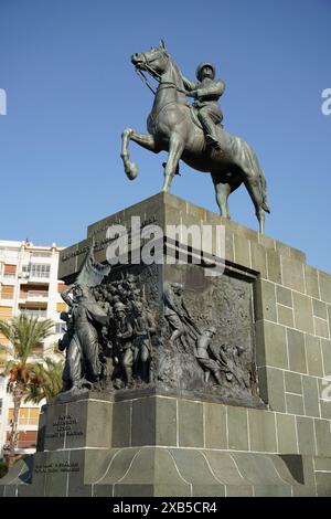 IZMIR, TURKIYE - 22 OCTOBRE 2023 : Monument Izmir Ataturk sur la place de la République, ville d'Alsancak Banque D'Images