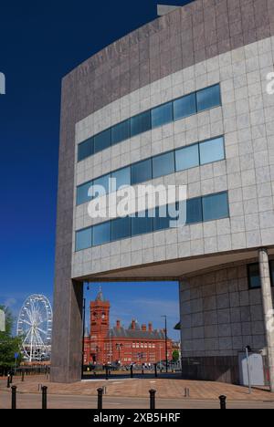 Atradius Building et Pierhead Building, Cardiff Bay, pays de Galles Banque D'Images