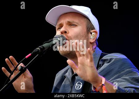 Sänger Roughton Rou Reynolds von der Band Entrez Shikari BEI Rock im Park Rip 2024. Rock im Park ist ein jährlich am ersten Wochenende im Juni im Volkspark Dutzendteich in Nürnberg stattfindendes Musikfestival und eine Parallelveranstaltung zu Rock am Ring mit einer in der Regel identischen Bandbesetzung. Nürnberg, 09.06.2024 Bayern Deutschland *** chanteur Roughton Rou Reynolds du groupe Enter Shikari at Rock im Park RIP 2024 Rock im Park est un festival de musique qui se tient chaque année le premier week-end de juin à Volkspark Dutzendteich à Nuremberg et un événement parallèle au Rock am Ring avec un événement général Banque D'Images