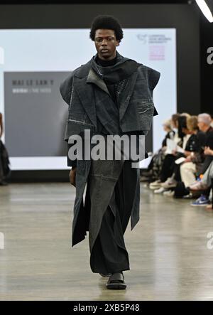 Exposition personnelle : Liverpool John Moores University et London College for Design & Fashion, Vietnam Catwalk crédit : Voir Li/Picture Capital/Alamy Live News Banque D'Images