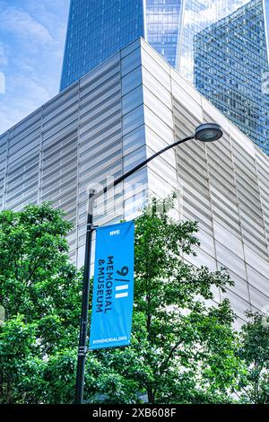 National September 11 Memorial Museum, vue panoramique de l'extérieur du bâtiment, World Trade Center, New York City, New York, États-Unis Banque D'Images