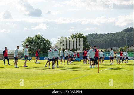 Donaueschingen, Allemagne. 10 juin 2024. Football : Championnat d'Europe, Groupe B, Espagne, les joueurs de l'équipe nationale espagnole s'entraînent lors de la première séance d'entraînement publique sur le terrain SV Aasen. Crédit : Silas Stein/dpa/Alamy Live News Banque D'Images