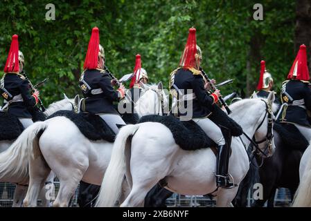 Londres, Royaume-Uni. 8 juin 2024. La King's Troop Royal Horse Artillery répète lors de la revue du colonel pour le Trooping of the Colour. La revue du colonel est identique à la parade d'anniversaire de KingÃ, à l'exception de quelques officiers montés supplémentaires. Plus de 1400 soldats de la Household Division et de la troupe Royal Horse Artillery de KingÃ-s, dont 400 musiciens des groupes massés, tous défileront sur Horse Guards pour la deuxième des deux revues formelles, participeront. La revue du Colonel comprend également 250 soldats de la Foot Guard Banque D'Images