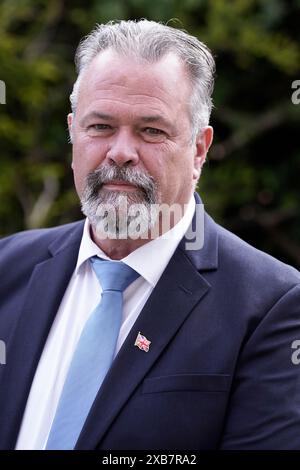 David White Reform candidat parlementaire britannique Barnsley South, à Cawthorne, dans le Yorkshire du Sud, alors qu'il était sur la piste de la campagne électorale générale. Date de la photo : mardi 11 juin 2024. Banque D'Images