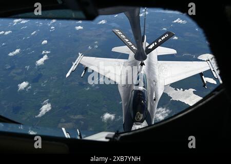La 148e Escadre de chasse et soutien des employeurs de la Garde et de la réserve (ESGR) a effectué un soulèvement de boss dans un Stratotanker KC-135 pour les employeurs locaux et edu Banque D'Images