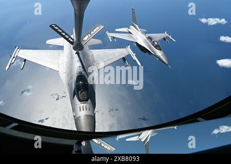 La 148e Escadre de chasse et soutien des employeurs de la Garde et de la réserve (ESGR) a effectué un soulèvement de boss dans un Stratotanker KC-135 pour les employeurs locaux et edu Banque D'Images