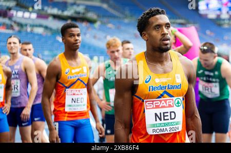 ROME - Isayah Boers et Isaya Klein Ikkink en action dans le relais 4x400m masculin le cinquième jour des Championnats d'Europe d'athlétisme. ANP IRIS VAN DEN BROEK Banque D'Images