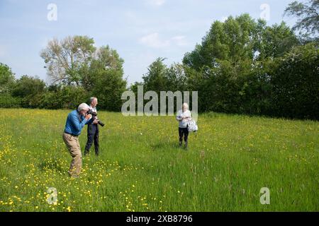 les invités sur une excursion sur le terrain avec naturetrek Banque D'Images