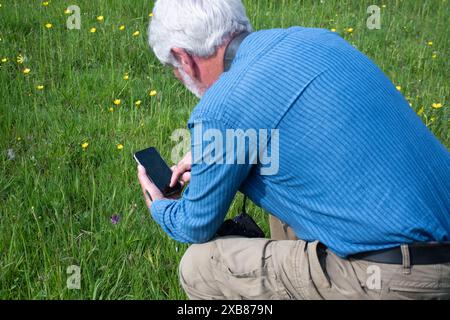 les invités sur une excursion sur le terrain avec naturetrek Banque D'Images