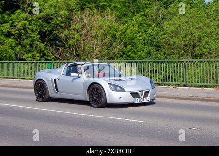 2004 Silver Vauxhall VX220 Turbo 1998 cc 5 Speed manuelle voiture de sport à deux places Banque D'Images