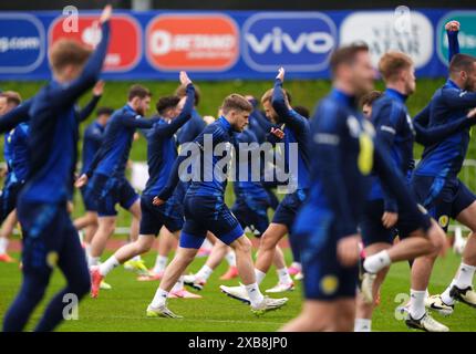 L'écossais James Forrest lors d'une séance d'entraînement au Stadion am Groben à Garmisch-Partenkirchen, Allemagne. Date de la photo : mardi 11 juin 2024. Banque D'Images