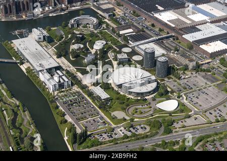 Autostadt fait partie du complexe Volkswagen de Wolfsburg. L'hôtel Ritz-Carlton est également situé ici, où l'équipe nationale néerlandaise séjournera pendant l'Euro 2024 en Allemagne. pays-bas hors service - belgique hors service Banque D'Images