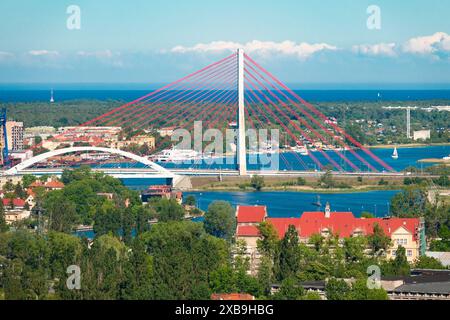 2022-06-05 Pont routier suspendu Gdansk Pologne Banque D'Images