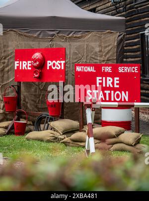 Souvenirs des pompiers de la seconde Guerre mondiale exposés lors de la reprise du jour J de Southwick dans le Hampshire en juin 2024. Banque D'Images