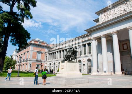 People by El Prado Museum. Madrid, Espagne. Banque D'Images