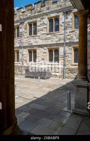 Knole Maison et jardins près de Sevenoaks dans le Kent. Construit à l'origine comme palais de l'archevêque, il est également célèbre pour son troupeau de cerfs sauvage, mais amical. Banque D'Images