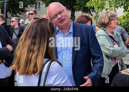 Rektor der Fachhochschule Polizei Thorsten Führing besucht den Tag der offenen Tür in Aschersleben. Tag der offenen Tür am 08.06.2024 an der Fachhochschule der Polizei in Aschersleben Sachsen-Anhalt. Interessierte Besucher bekommen einen Blick hinter die Kulissen des Polizeialltags. Mit Unterstützung der gesammten Kolleginnen und Kollegen der Landespolizei Sachsen- Anhalt gibt es umfangreiche Ausstellungsangebote und verschiedenen Vorführungen. Es gibt eine Straße der Einsatzgebiete, welche z.B. Wasserwerfer, Sonderwagen, Gerätewagen, Taucherkraftwagen sowie ein Polizeiboot und einen stand der Banque D'Images