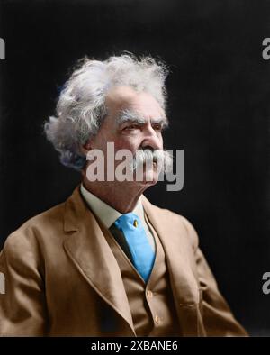 Mark Twain, de son vrai nom Samuel Langhorne Clemens, était un écrivain, humoriste et essayiste américain. Il est né le 30 novembre 1835 à Florida, Missouri, et est décédé le 21 avril 1910 à Redding, Connecticut. TWAIN est souvent salué comme le « plus grand humoriste que les États-Unis aient produit », et William Faulkner l'a même qualifié de « père de la littérature américaine ». Ses œuvres les plus célèbres sont The Adventures of Tom Sawyer (1876) et sa suite, Adventures of Huckleberry Finn (1884), souvent appelé le « Grand roman américain ». Banque D'Images