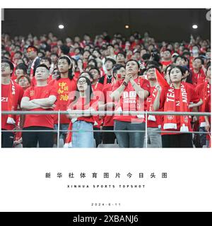 Séoul, Corée du Sud. 11 juin 2024. Les fans de Chine en tribune regardent le match du Groupe C des qualifications asiatiques de la Coupe du monde de la FIFA 2026 entre la Corée du Sud et la Chine à Séoul, Corée du Sud, le 11 juin 2024. Crédit : Yao Qilin/Xinhua/Alamy Live News Banque D'Images