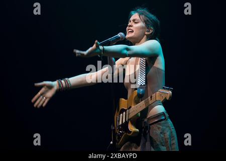 Toronto, Canada. 09 juin 2024. La chanteuse américaine Sofia Isella se produit lors d'un spectacle à guichets fermés au Scotia Bank Arena de Toronto. Crédit : SOPA images Limited/Alamy Live News Banque D'Images