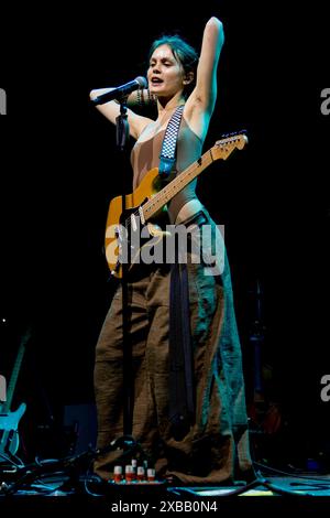 Toronto, Canada. 09 juin 2024. La chanteuse américaine Sofia Isella se produit lors d'un spectacle à guichets fermés au Scotia Bank Arena de Toronto. (Photo par Angel Marchini/SOPA images/SIPA USA) crédit : SIPA USA/Alamy Live News Banque D'Images