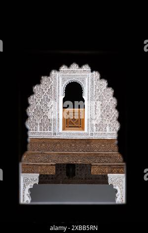 Un bel exemple de plâtre sculpté à Marrakech, Maroc Banque D'Images