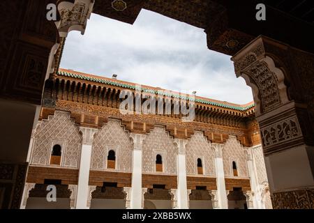 Un bel exemple de plâtre sculpté à Marrakech, Maroc Banque D'Images