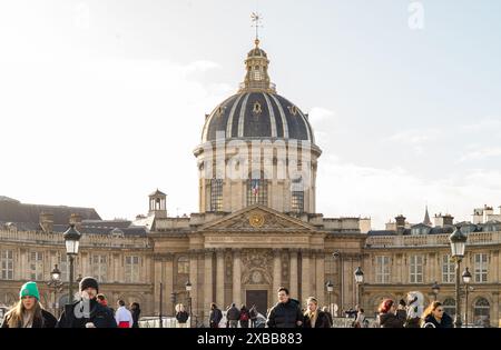 France, Paris - 03 janvier 2024 - Institut de France à Paris. La plus célèbre est l'Académie française. Espace pour le texte, foyer sélectif. Banque D'Images