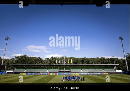 WOLFSBURG - la sélection lors d'une séance d'entraînement de l'équipe nationale néerlandaise au stade AOK le 11 juin 2024 à Wolfsburg, Allemagne. L'équipe nationale néerlandaise se prépare pour le premier match de groupe du Championnat d'Europe de football en Allemagne contre la Pologne. ANP KOEN VAN WEEL Banque D'Images