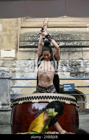 LONDRES, ROYAUME-UNI. 11 juin 2024. AMATO : The Drummers of Japan Showcase au Kings College London's Maughan Library Courtyard, aux Wings of Phoenix, apporté à l'amphithéâtre par Sadler's Wells. Crédit : Voir Li/Picture Capital/Alamy Live News Banque D'Images