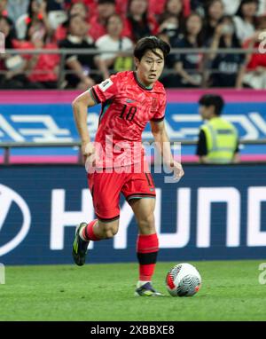 Séoul, Corée du Sud. 11 juin 2024. Le joueur sud-coréen Lee Kang-in (18 ans) dribble la balle lors d'un match de football de qualification de la Coupe du monde de la FIFA en Asie 2e entre la Corée du Sud et la Chine au stade de la Coupe du monde de Sangam à Séoul, en Corée du Sud, le 11 juin 2024. Score Corée du Sud-Chine 1-0. (Photo de Lee Young-ho/Sipa USA) crédit : Sipa USA/Alamy Live News Banque D'Images