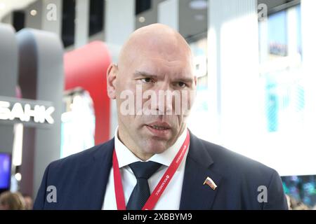 Saint-Pétersbourg, Russie. 7 juin 2024. Nikolay Valuev, député de la Douma d'État de la Fédération de Russie, boxeur poids lourd vu au Forum économique international de Petersburg 2024 (crédit image : © Maksim Konstantinov/SOPA images via ZUMA Press Wire) USAGE ÉDITORIAL SEULEMENT! Non destiné à UN USAGE commercial ! Banque D'Images