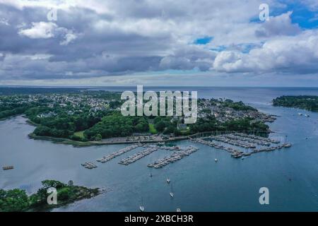 Vue aérienne embouchure de la rivière Odet dans l'océan Atlantique avec Benodet, département Finistère Penn Ar Bed, région Bretagne Breizh, France Banque D'Images