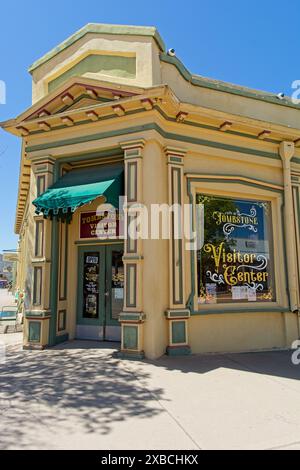 Centre d'accueil de style victorien sur East Allen Street du centre-ville de Tombstone Arizona — avril 2024 Banque D'Images