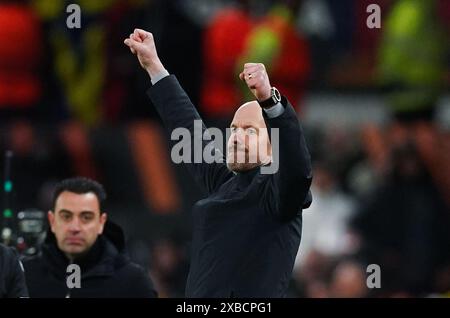 Photo du dossier datée du 23-02-2023 du manager de Manchester United Erik Ten Hag Celebrates. Erik Ten Hag doit rester manager de Manchester United après une évaluation de performance, l'agence de presse PA comprend. Date d'émission : mardi 11 juin 2024. Banque D'Images