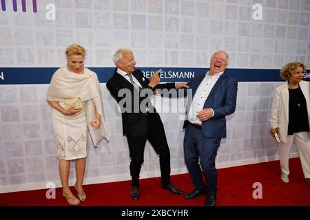 Grit Weiss, JO Groebel und Tom Buhrow BEI der Bertelsmann Sommerparty in der Bertelsmann Repräsentanz Berlin. *** Grit Weiss, JO Groebel et Tom Buhrow à la fête d'été Bertelsmann au bureau de représentation Bertelsmann à Berlin Banque D'Images