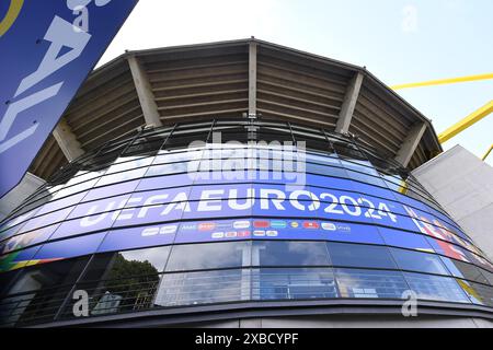 Dortmund, Allemagne. 11 juin 2024. UEFA EURO 2024 - Stadium Open Media Days AM 11.06.2024 im BVB Stadion Dortmund à Dortmund Schriftzug/logo auf der Fassade am BVB Stadion à Dortmund Foto : Revierfoto crédit : ddp Media GmbH/Alamy Live News Banque D'Images
