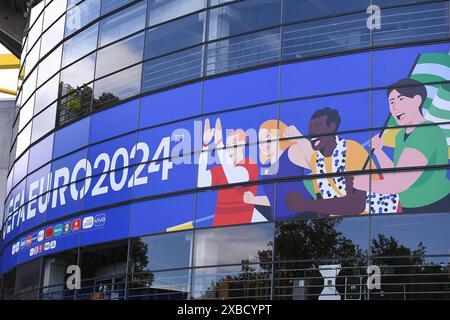 Dortmund, Allemagne. 11 juin 2024. UEFA EURO 2024 - Stadium Open Media Days AM 11.06.2024 im BVB Stadion Dortmund à Dortmund Schriftzug/logo auf der Fassade am BVB Stadion à Dortmund Foto : Revierfoto crédit : ddp Media GmbH/Alamy Live News Banque D'Images