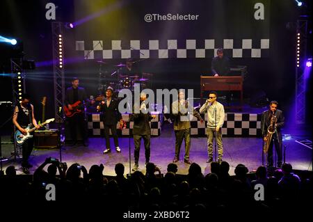 LONDRES, ANGLETERRE - AVRIL 29 : Pauline Black et Arthur 'Gaps' Hendrickson de 'The Selecter' et Ranking Roger et Ranking Junior de 'The Beat' jouant au Shepherd's Bush Empire le 29 avril 2017 à Londres, en Angleterre. CAP/Mar ©Mar/Capital Pictures Banque D'Images