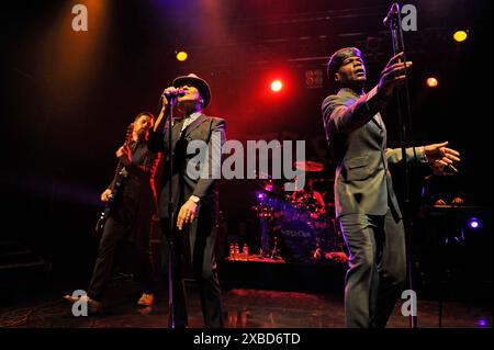 LONDRES, ANGLETERRE - MARS 27 : Pauline Black et Arthur 'Gaps' Hendrickson de 'The Selecter' jouant à Koko le 27 mars 2015 à Londres, Angleterre. CAP/Mar © Martin Harris/Capital Pictures Banque D'Images