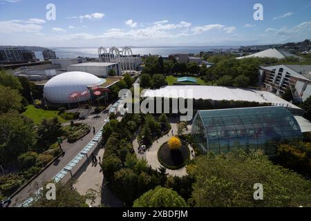 Vue aérienne du Seattle Center dans le quartier Lower Queen Anne le mardi 4 juin 2024. Banque D'Images