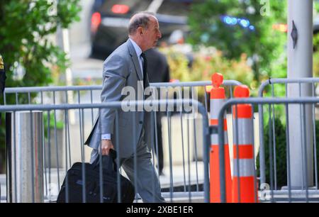 Wilmington (États-Unis d'Amérique). 07 juin 2024. L'avocat Abbe Lowell arrive au J. Caleb Boggs Federal Building à Wilmington, Delaware pour le cinquième jour de son procès pour possession illégale présumée d'une arme de poing et mensonge au sujet de sa consommation de drogue quand il a acheté l'arme en 2018, le vendredi 7 juin 2024. Crédit : Saquan Stimpson/CNP/SIPA USA pour NY Post (RESTRICTION : NO Daily mail. AUCUN journal de New York ou du New Jersey ni aucun journal dans un rayon de 75 milles autour de New York.) Crédit : Sipa USA/Alamy Live News Banque D'Images