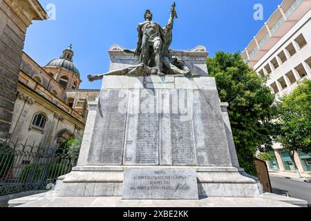 Raguse, Italie - 26 août 2023 : Monument aux morts de la première Guerre mondiale à Raguse, Italie Banque D'Images